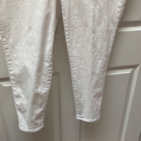 O womens Gloria Vanderbilt solid white stretch denim anklet jeans size 16.  EUC - Picture 2 of 5